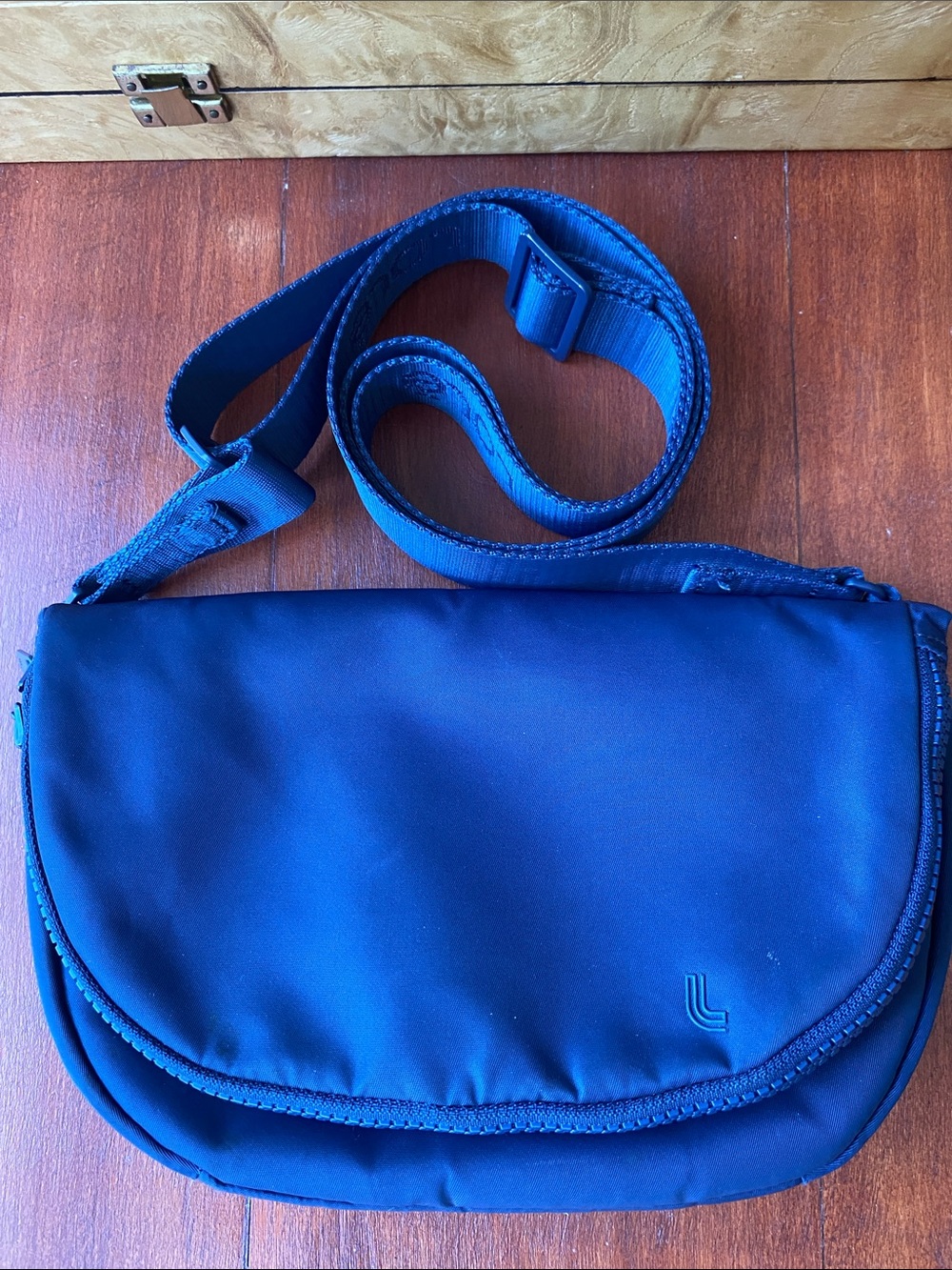 Lole Crossbody Messenger Travel Everyday Nylon Navy Blue Shoulder Bag OS School